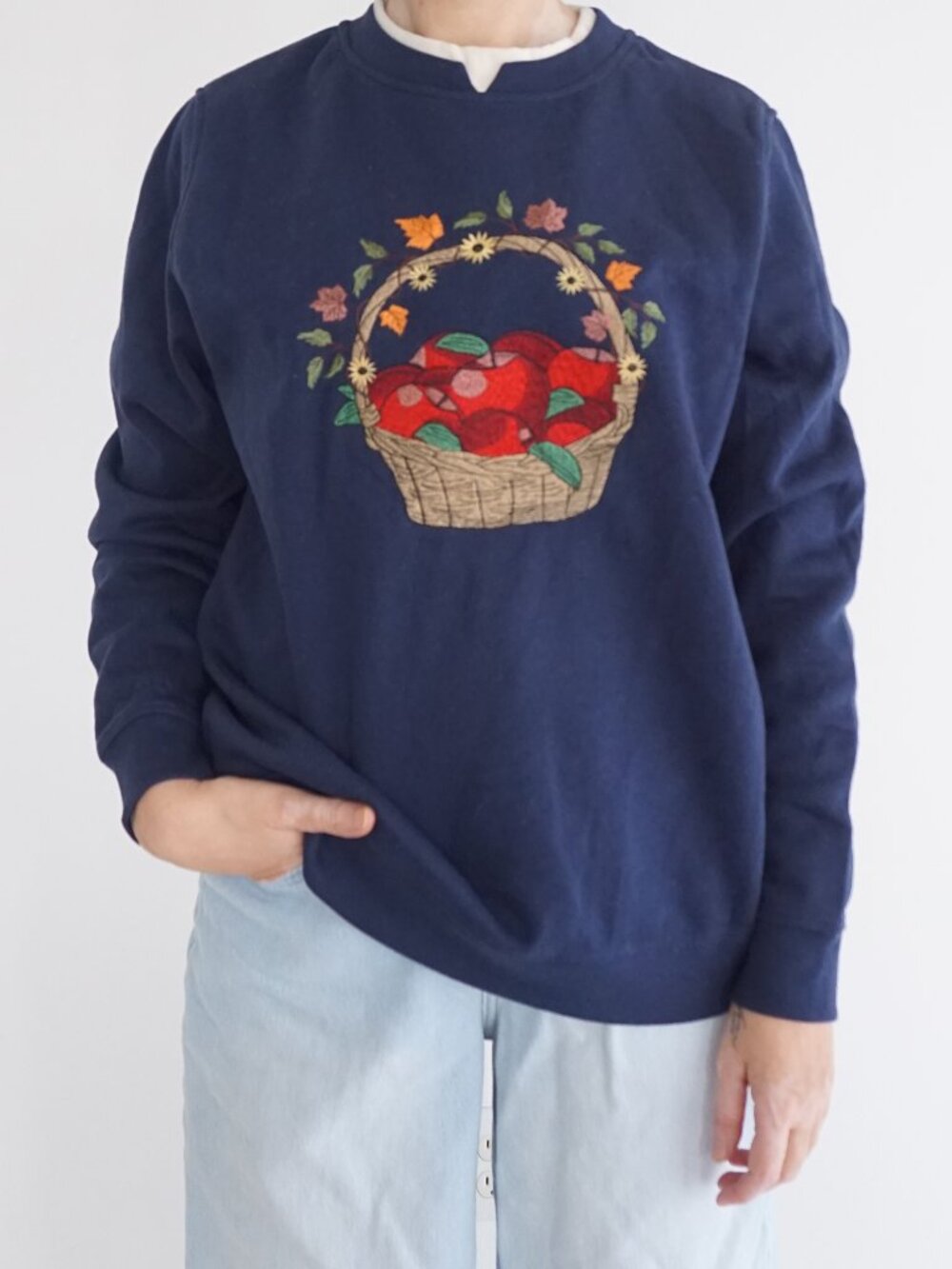Vintage Liberty Lane Navy Apple Basket Autumn Harvest Embroidered Sweater L